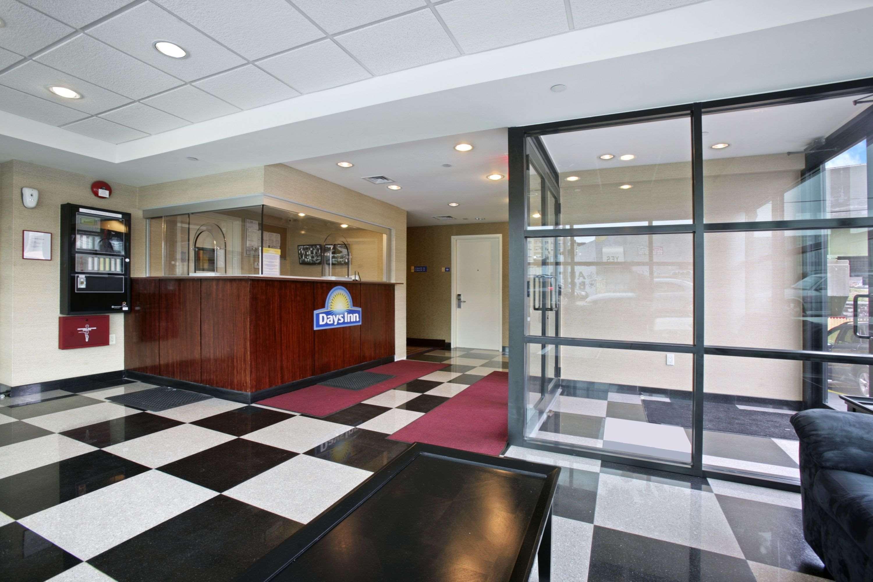 Days Inn Bronx New York Eksteriør bilde